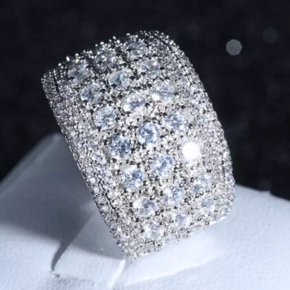 * NEW 18K WHITE GOLD DIAMOND HALO RING - Picture 6 of 6